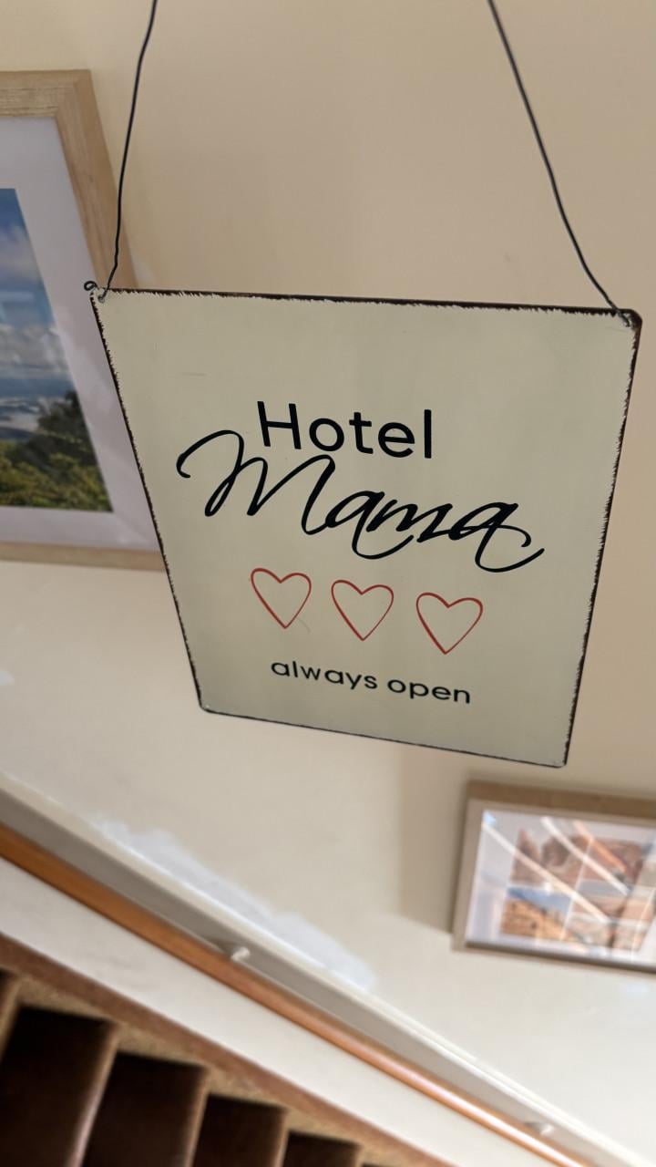 Hotel Mama Always Open - Decoratief Metalen Bord