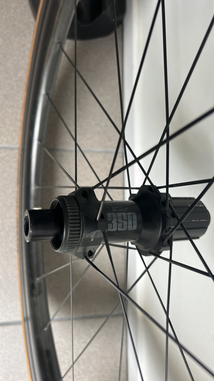 Disc FFWD F6 Carbon racewielen met keramische lagers