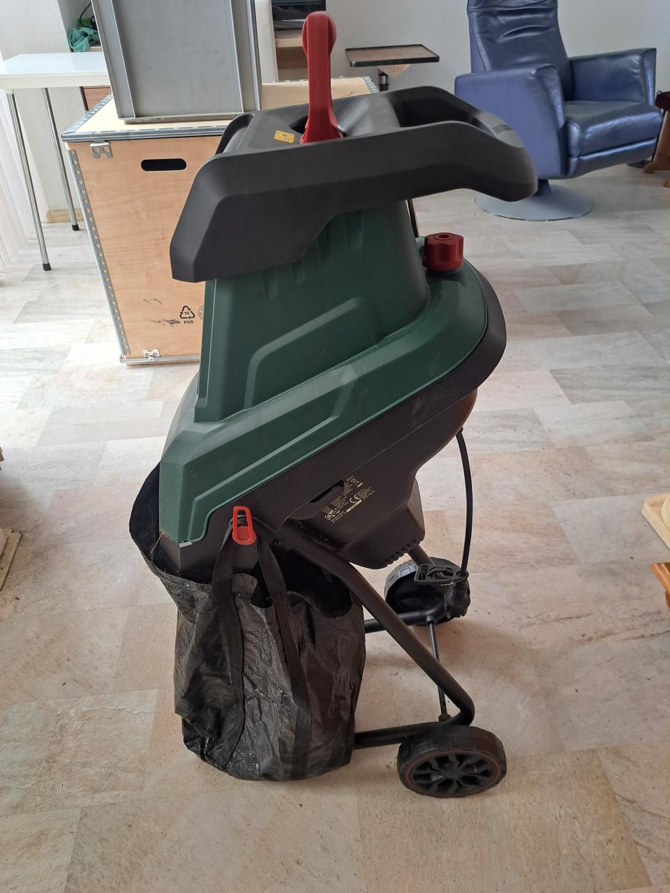 HAKSELAAR [TAKKEN VERSNIPPERAAR]