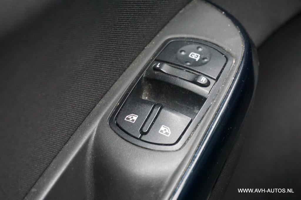 Opel Corsa 1.4 color edition