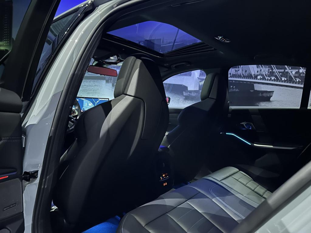 BMW 3-serie 330i m-sport *competitionstoelen*schuifdak*m-sport pro*