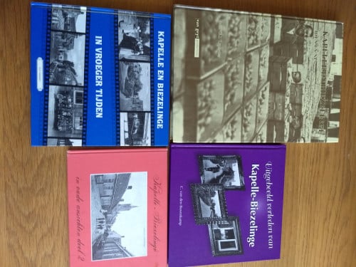 Diverse fotoboeken € 10 per stuk.