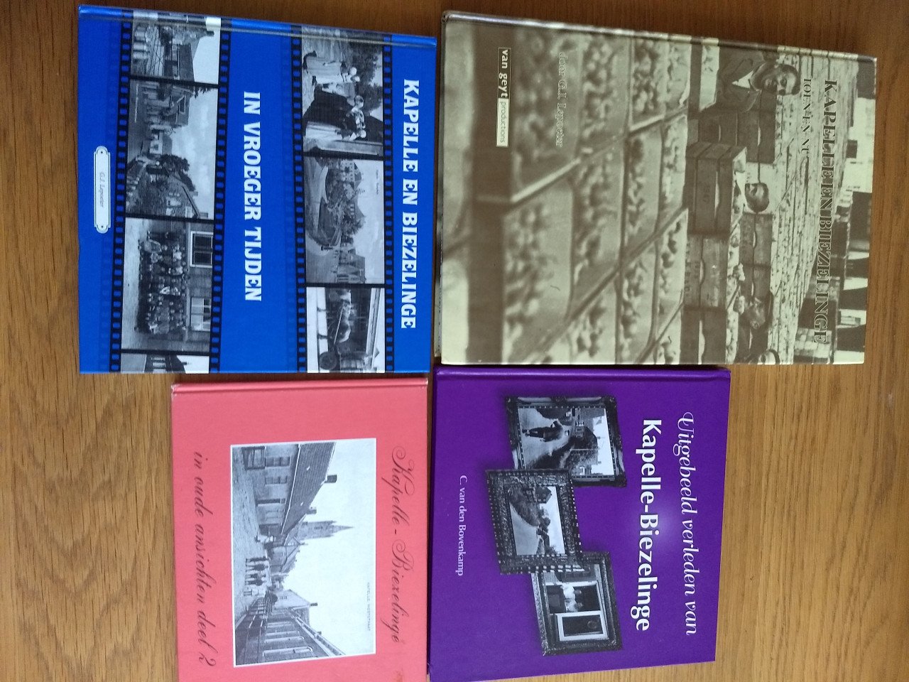 Diverse fotoboeken € 10 per stuk.