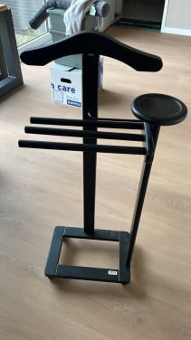 Houten dressboy op wieltjes