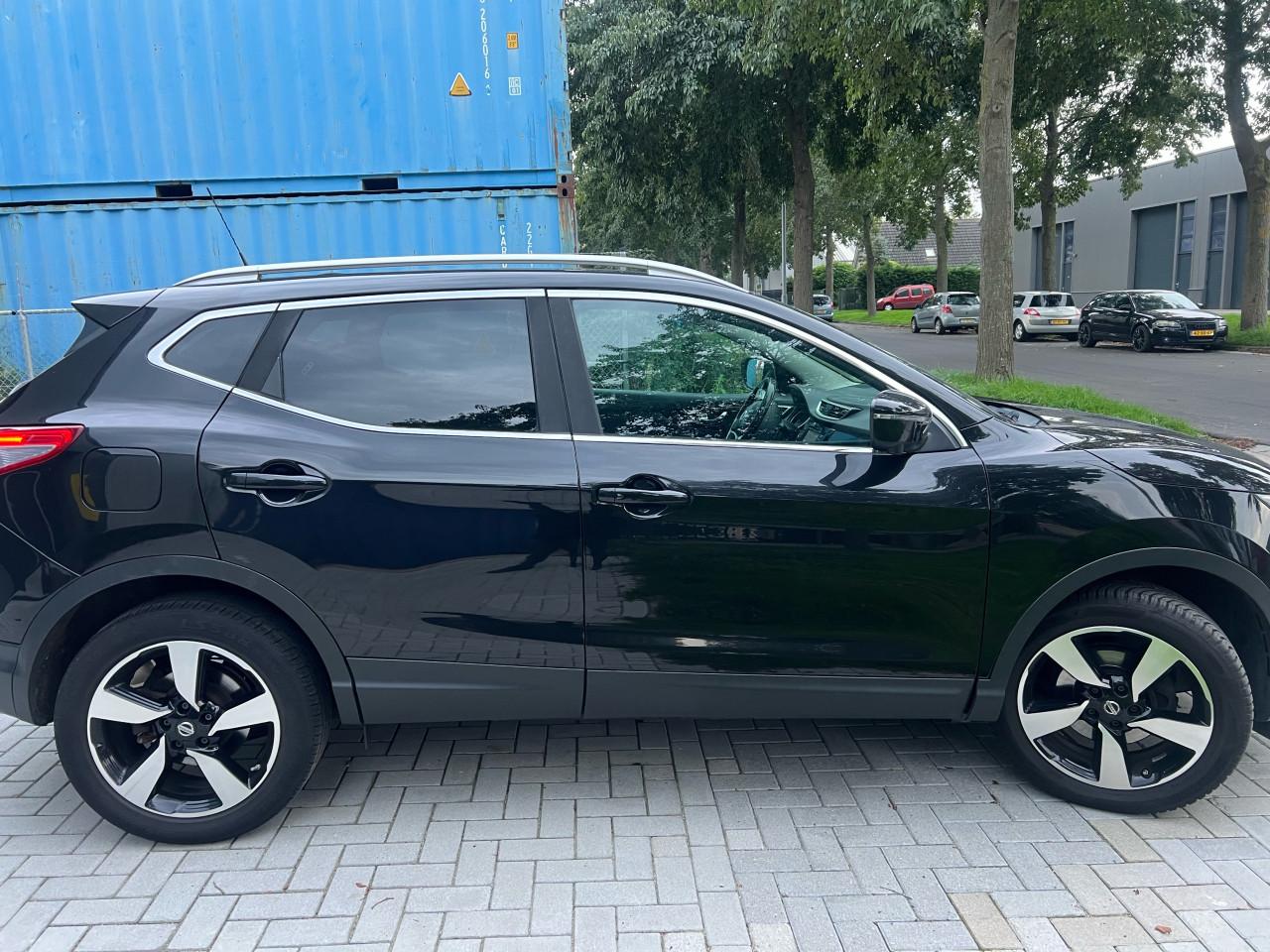 Nissan Qashqai 1.2Premier Edition Pano/Camera