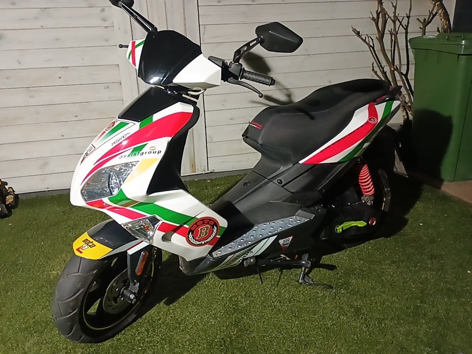 Zeer nette scooter bijna niet op gereden.
