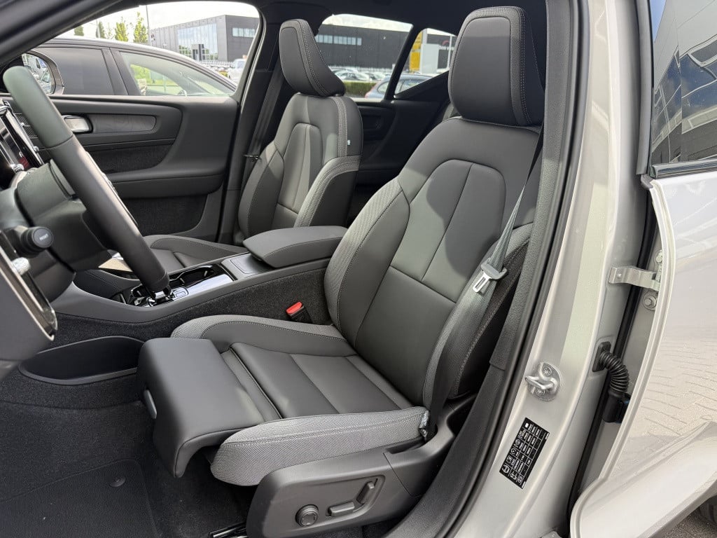 Volvo Ex40 extended range ultra dark 20" inch