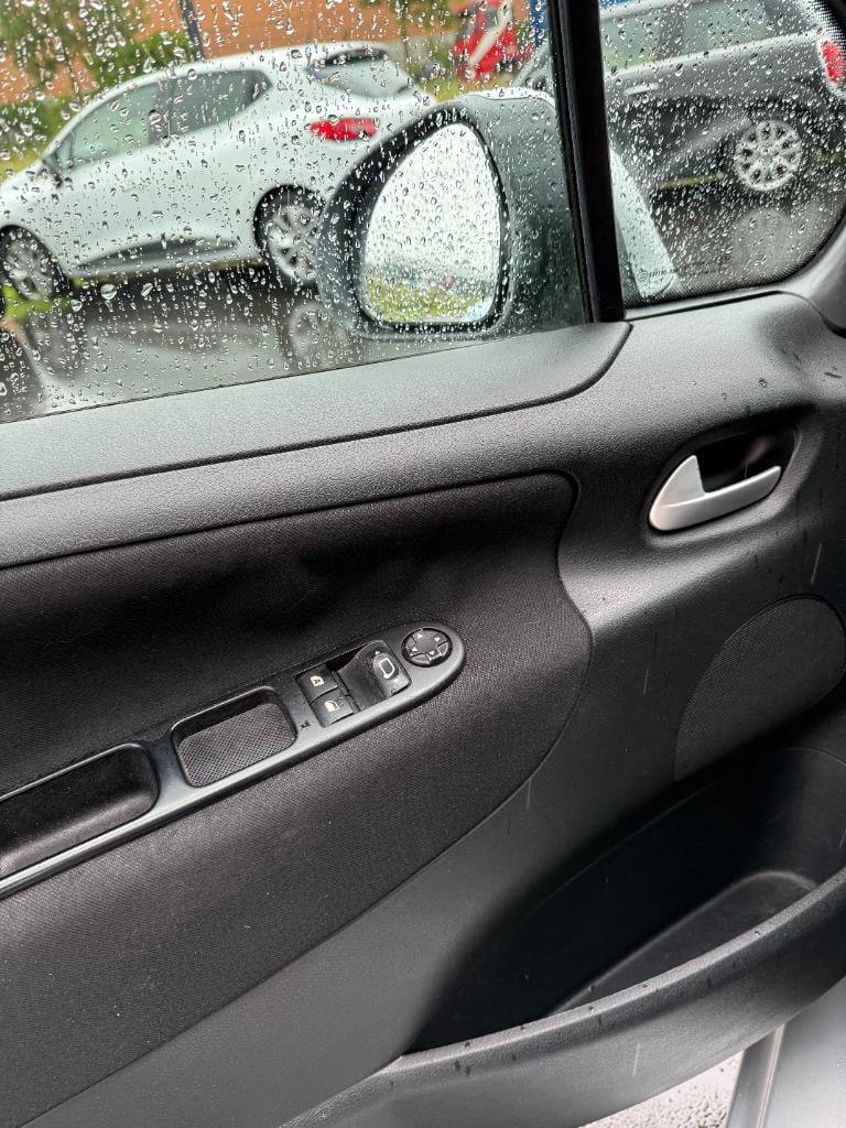 Peugeot 207 1.4 look - airco - nieuwe koppeling