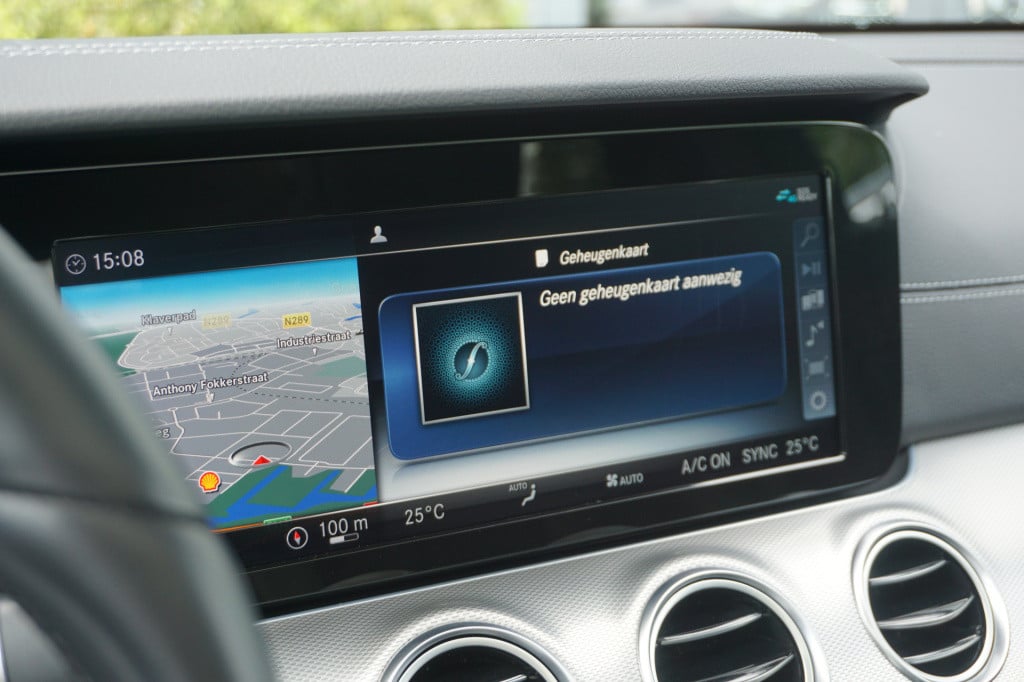 Mercedes-Benz E-Klasse estate 200 premium luxury l panorama dak l massage l