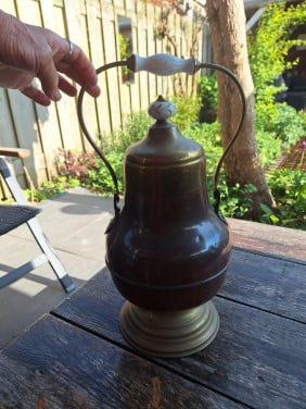 Koperen pot met porseleinen knop