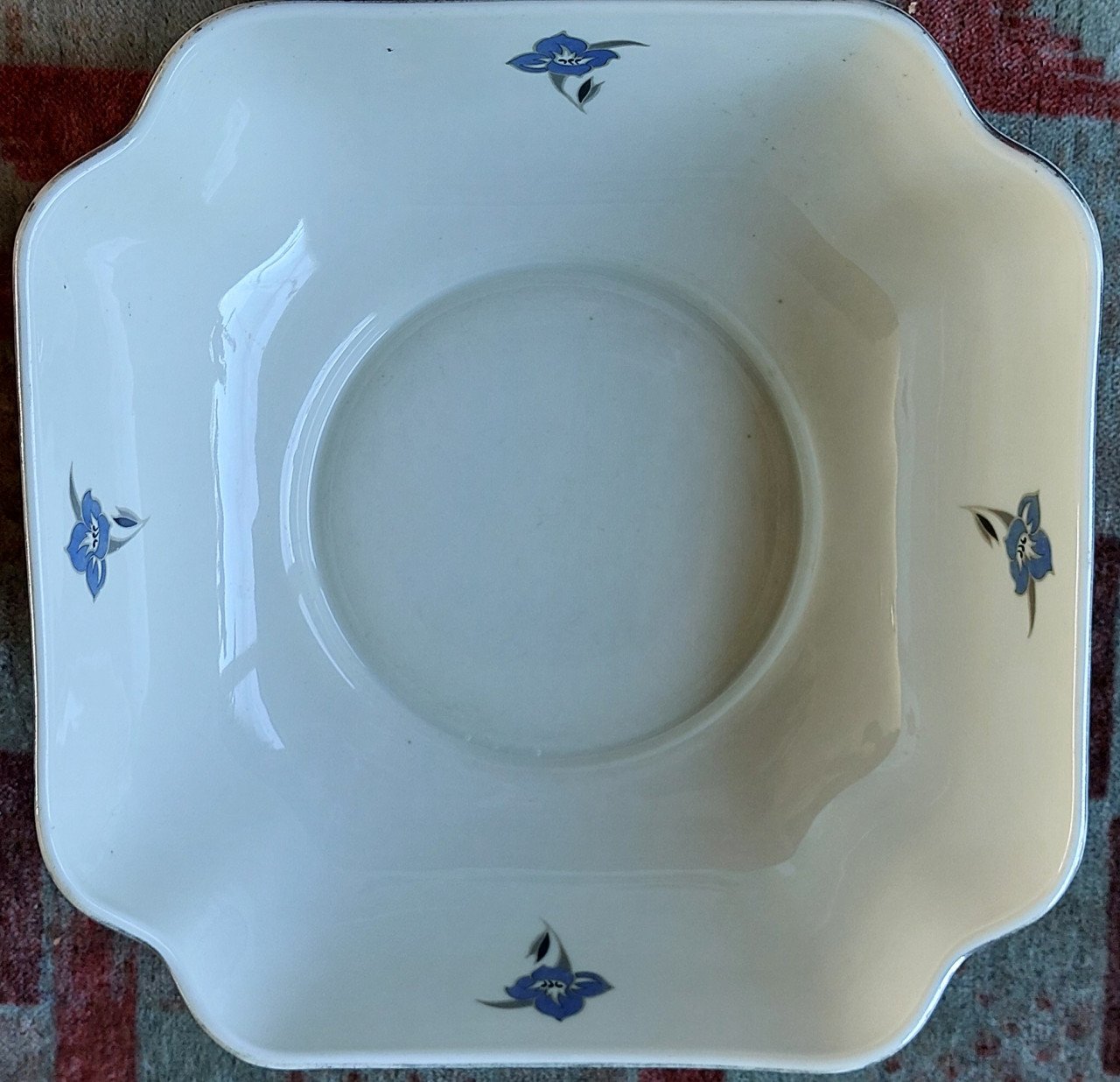 Schaal ø 24 cm.