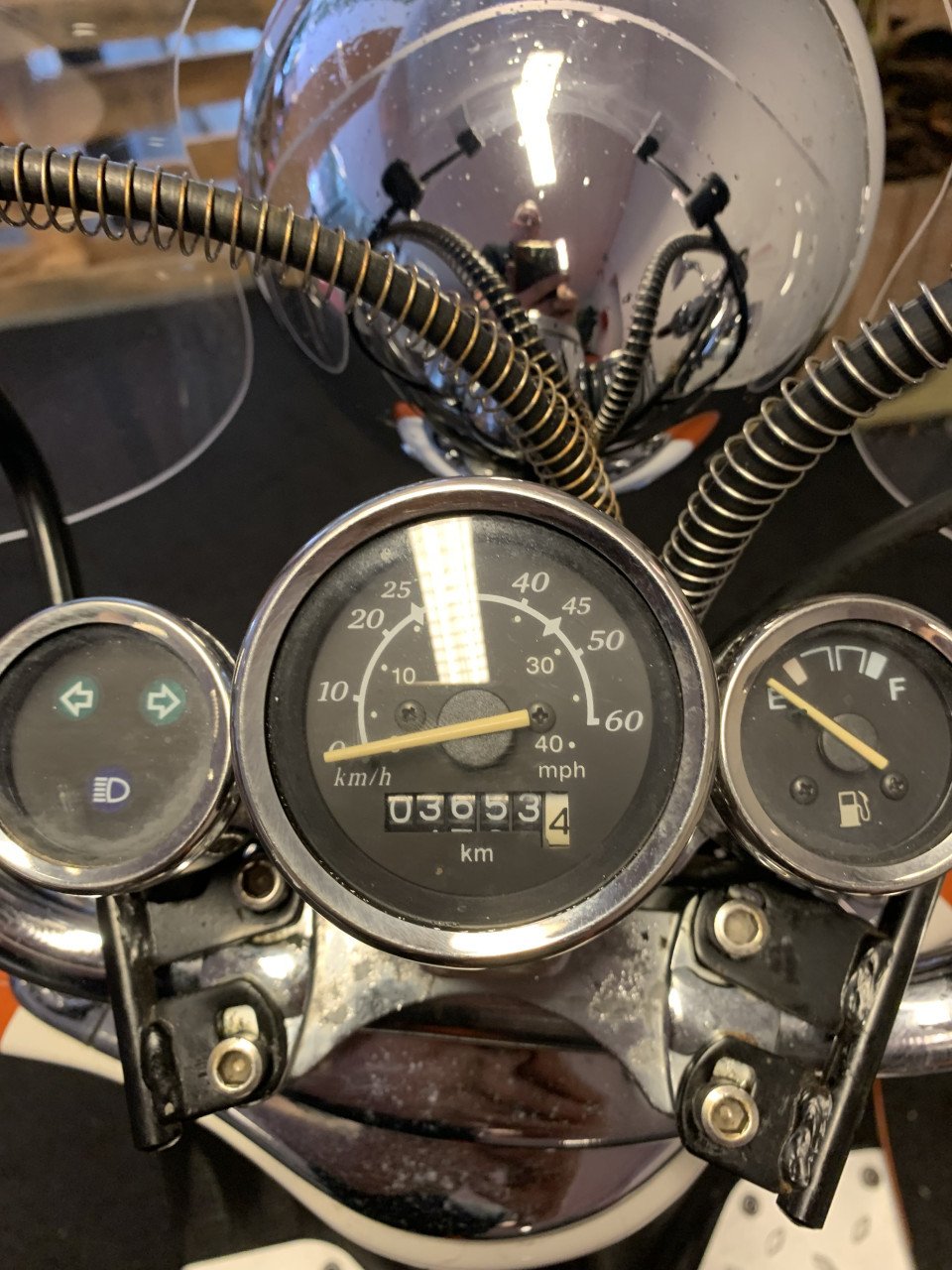 RETRO SCOOTER MET WINDSCHERM NU 495,= RIJKLAAR