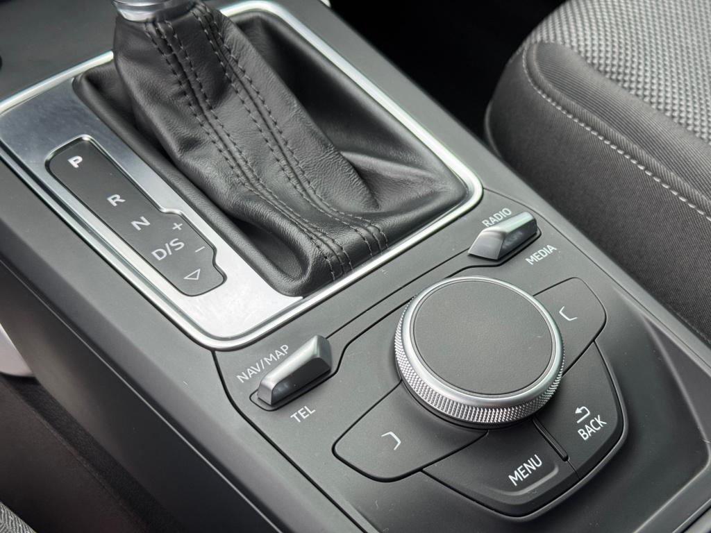 Audi Q2 35 tfsi sport * black pack * keyless * matrix led * stoelverwarming