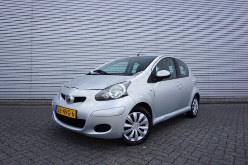Toyota Aygo 1.0-12v comfort navigator automaat - airco / navi / elektr. ram