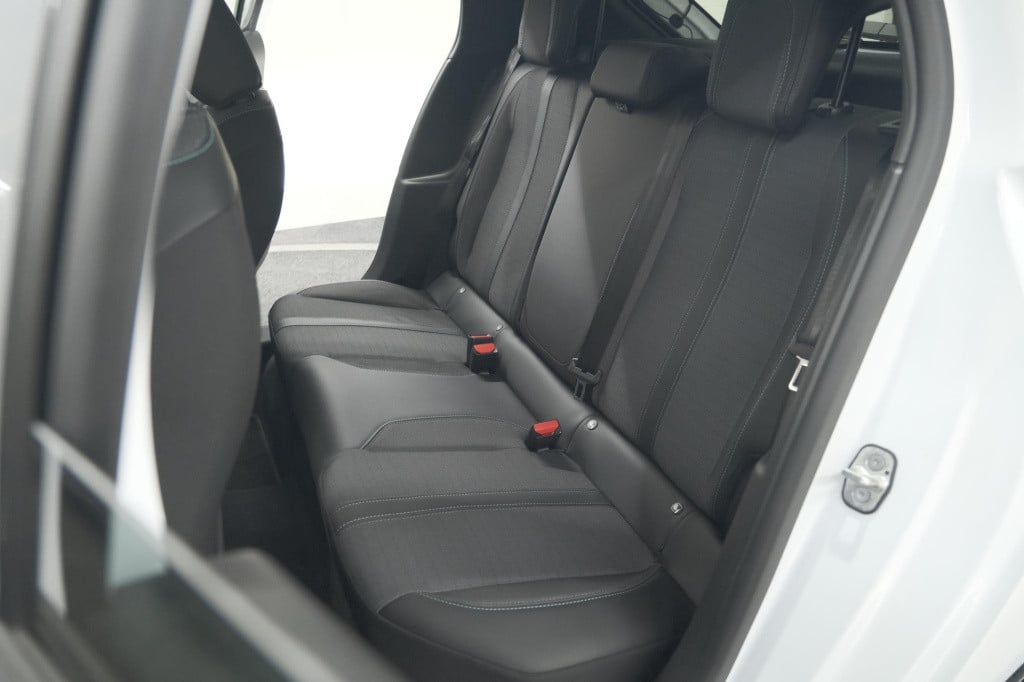 Peugeot 208 puretech 100 allure | adaptieve cruise control | camera | apple