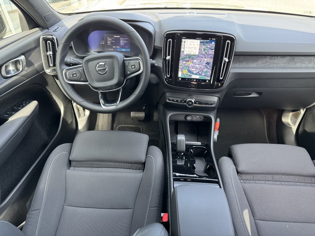 Volvo XC40 extended plus 252pk 82 kwh| trekhaak| adap.criuise| stoel.verw|