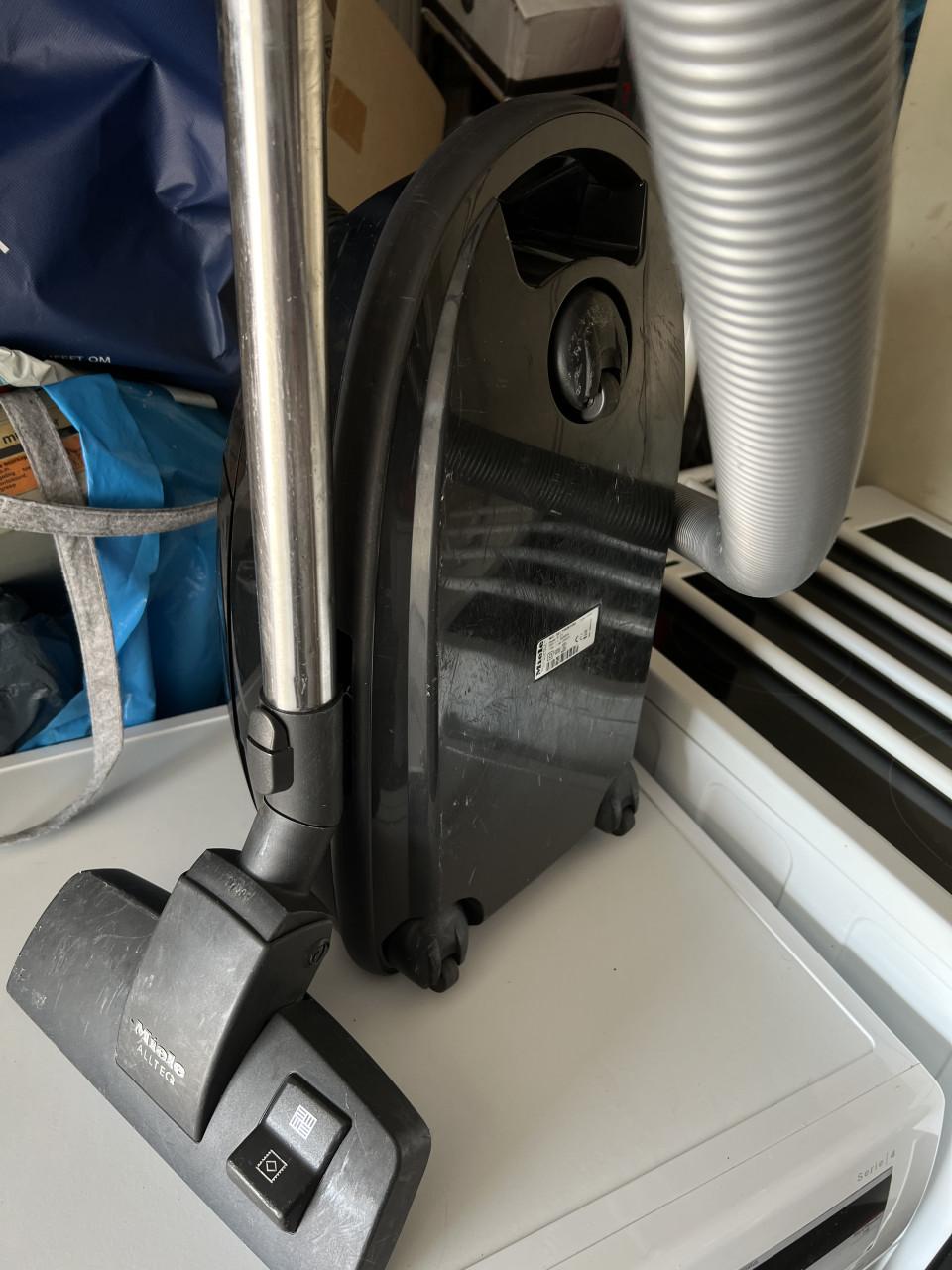 Miele stofzuiger 2000W als nieuw compleet