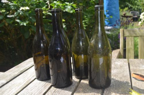 5 Oude wijnflessen, leeg uiteraard..........