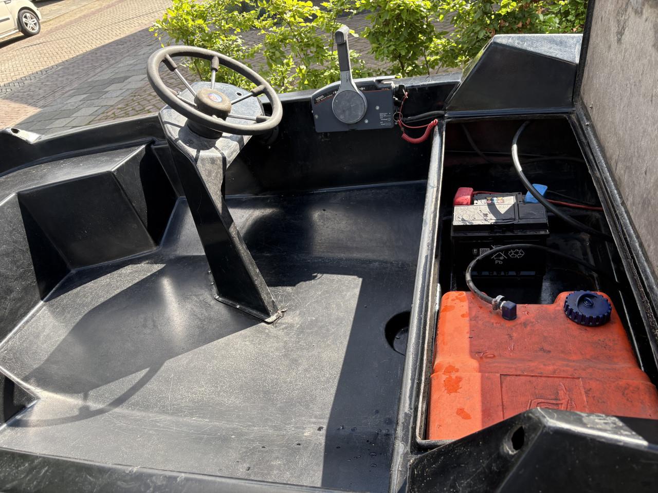 Super leuk bootje met afstandbediening elektrische start en trsiler