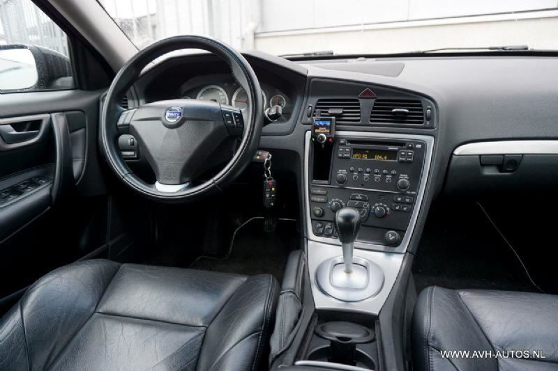 Volvo S60 2.4d, leer + clima!