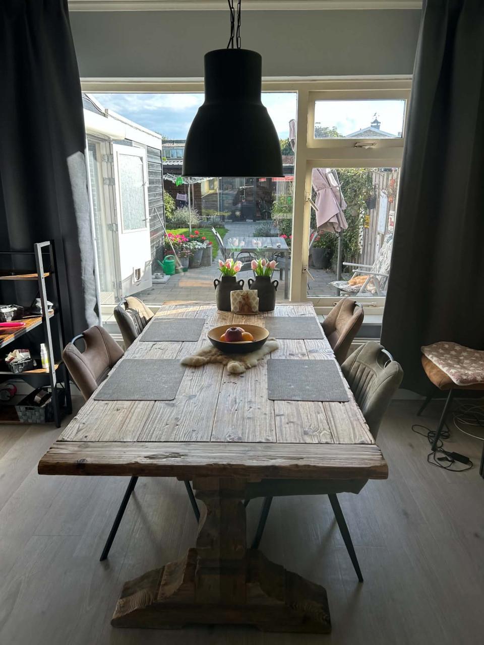 Kloostertafel  zonder stoelen