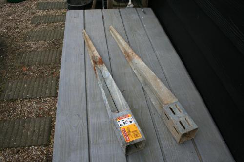 Paalhouders ( gratis)(gereserveerd)