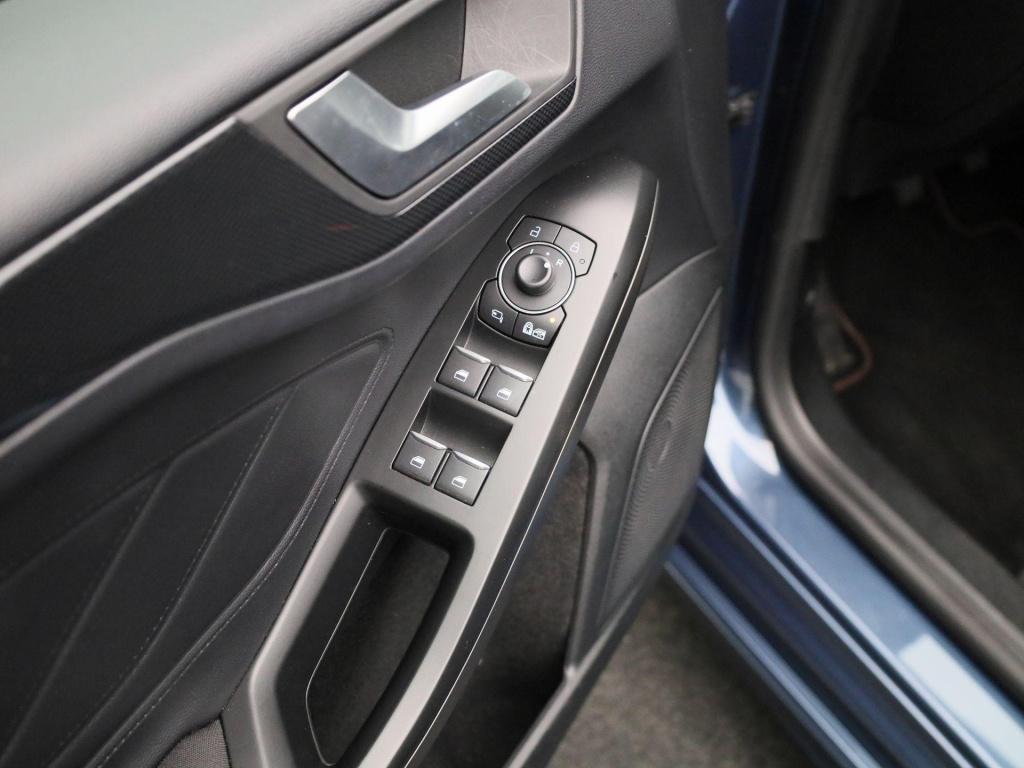 Ford Focus wagon 1.0 ecoboost hybrid st line x business trekhaak - all-weat