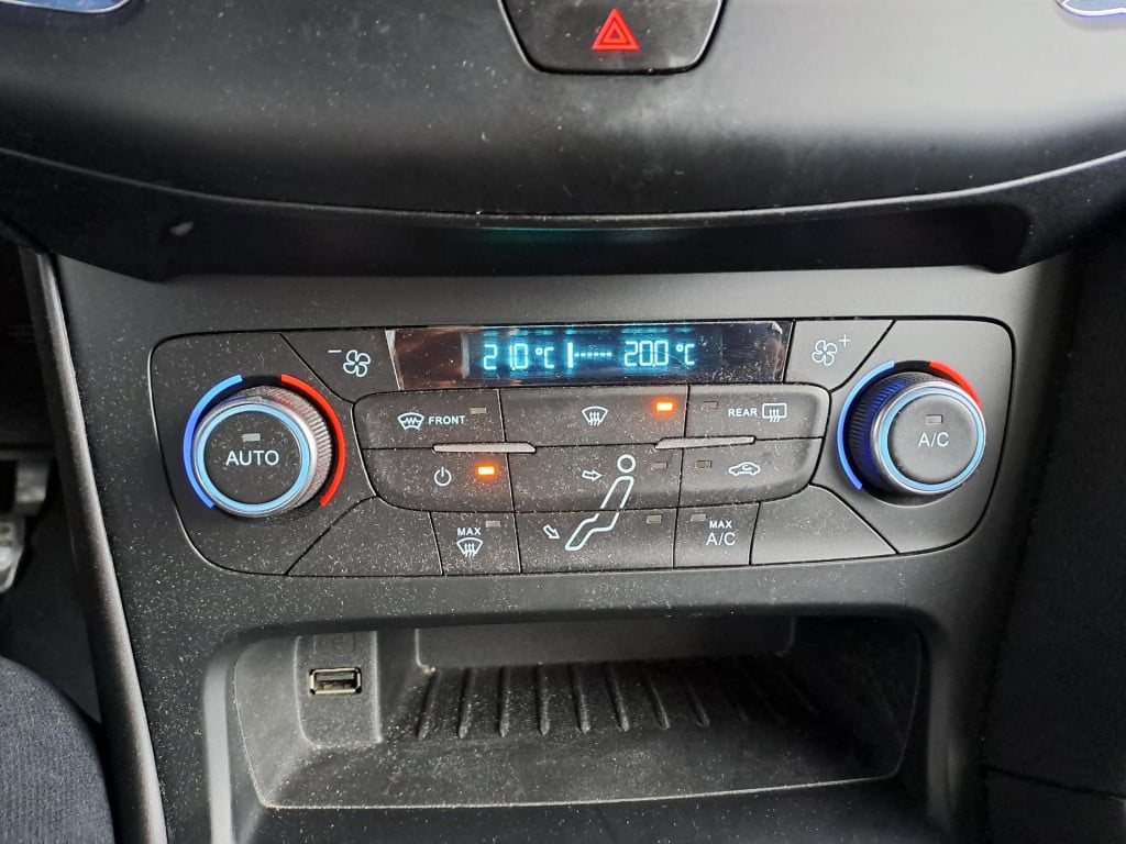 Ford Focus 1.0 st-line | cruise control | trekhaak | 18'' lmv | apple carpl