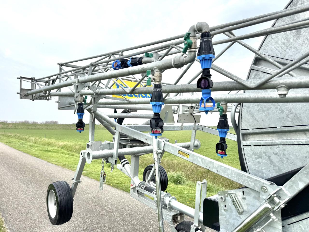 In nieuwstaat gegalvaniseerd haspel met sproeiboom + landini pomp 300/90