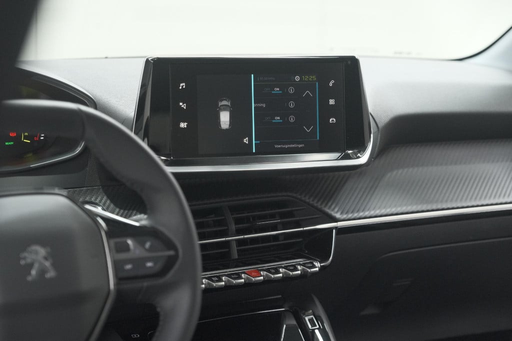 Peugeot 208 ev allure 50 kwh | 3 fase laadfunctie | parkeersensoren | apple