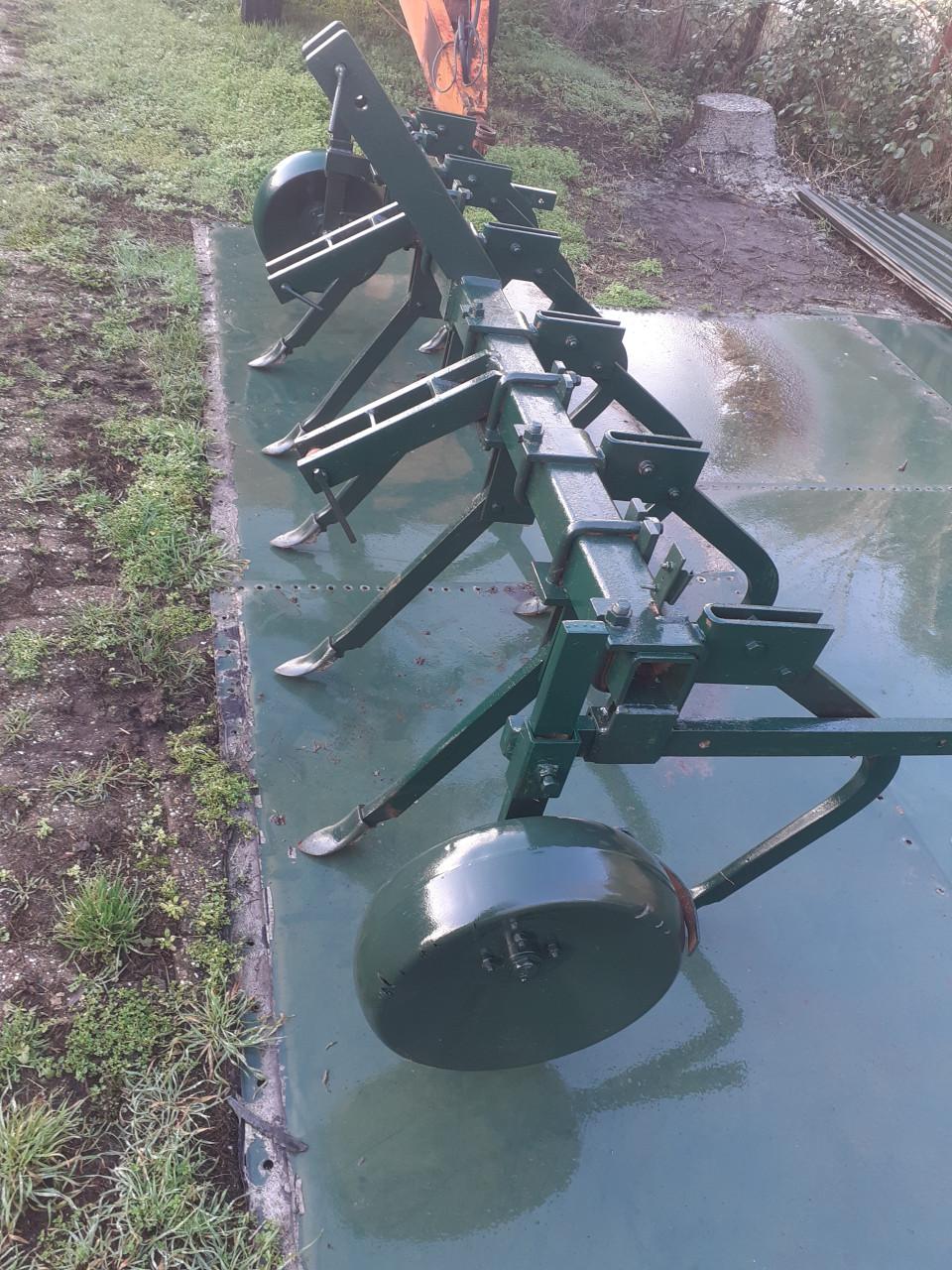 Vaste tand cultivator