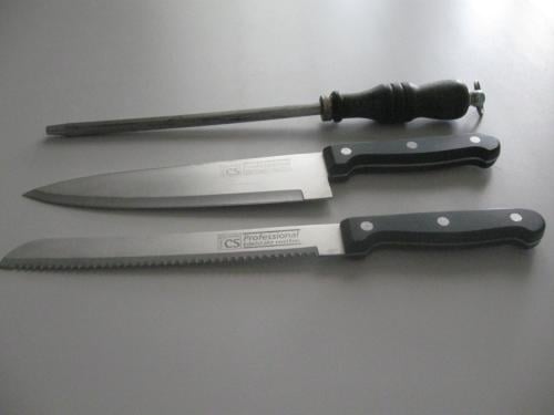 2 keuken messen + aanzetmes