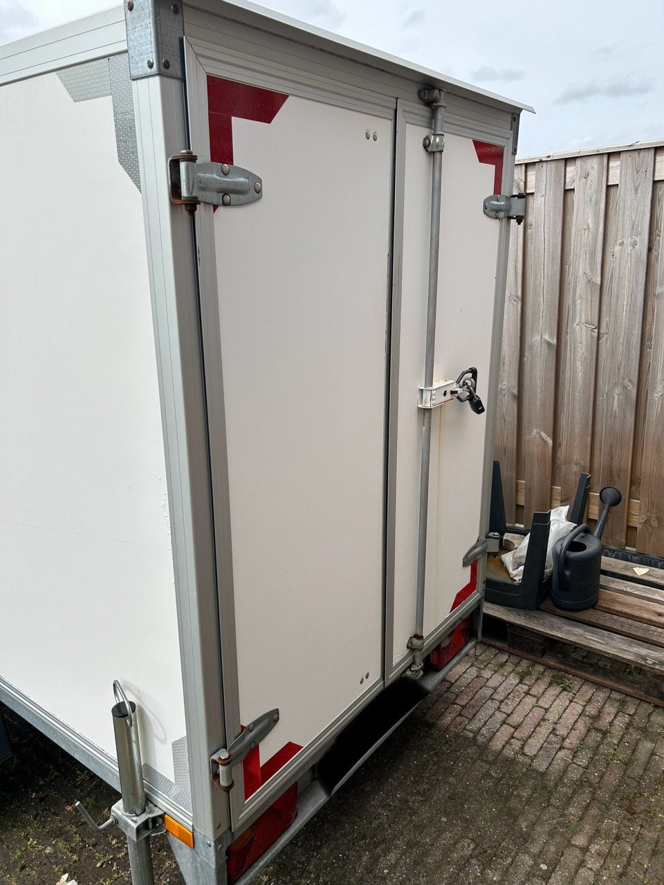 Gesloten aanhangwagen 250-130-150(LBH)