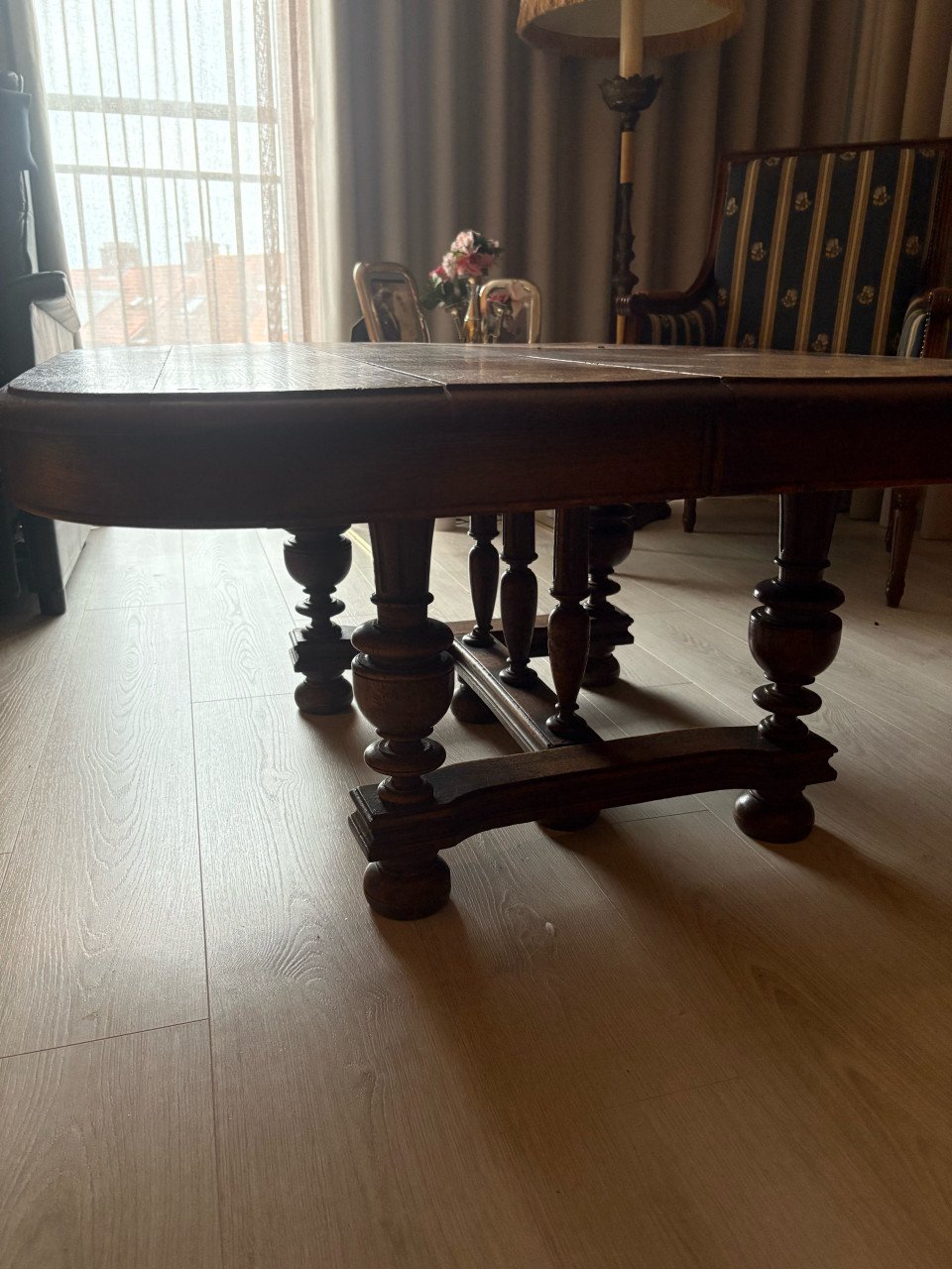 Klassieke houten eettafel
