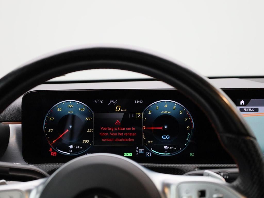 Mercedes-Benz A-Klasse limousine a 250 e amg line | automaat | panoramadak 