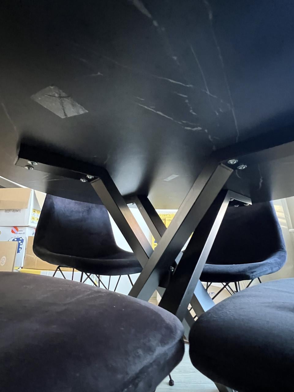 Eettafel met 4 bijpassende stoelen