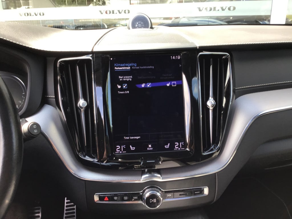 Volvo XC60 t8 390pk recharge r-design| adap.cruise| b&w sound| panodaktrekh