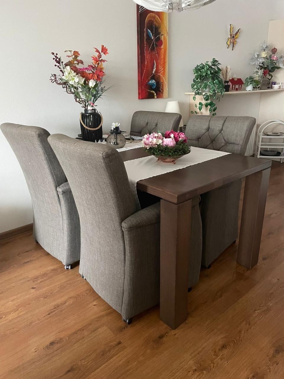 Eettafel met 4 stoelen