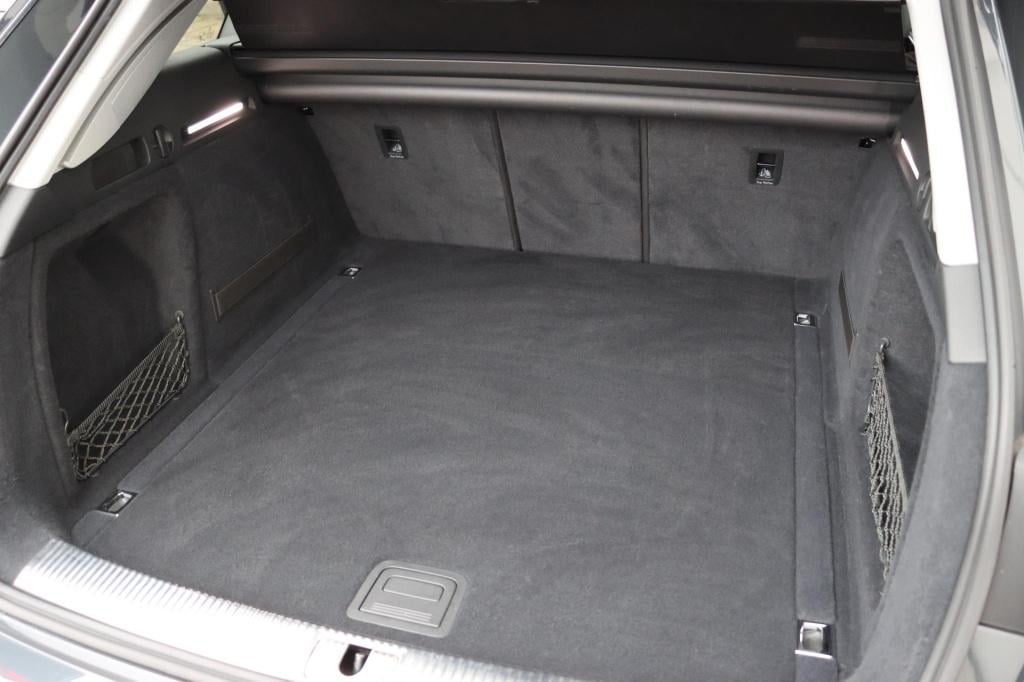 Audi A4 avant 35 tfsi launch edition business 150pk s-tronic