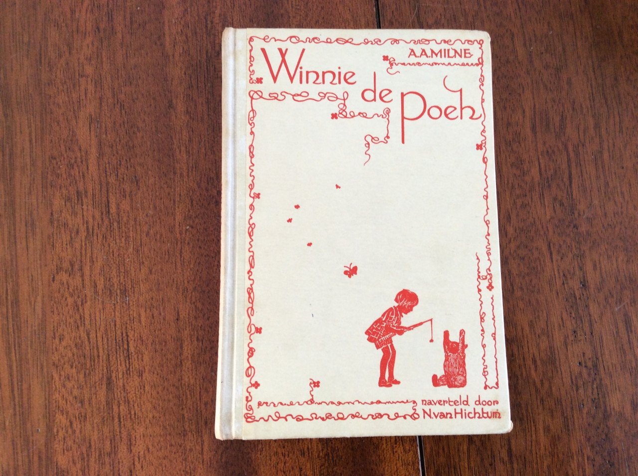Twee vintage boekjes.  Saskia en Jeroen uit logeren en Winnie de Poeh.