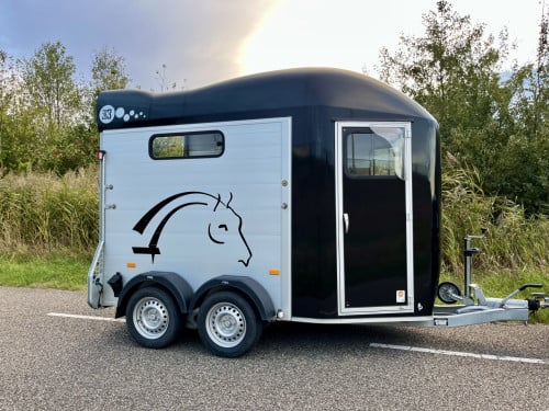 Demo aluminium 2 paards Cheval Liberte Gold 3 met zadelkamer