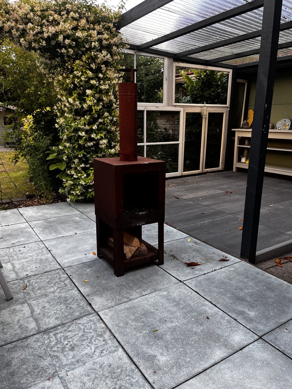 Tuinkachel, voor op terras. Was 150 euro.
