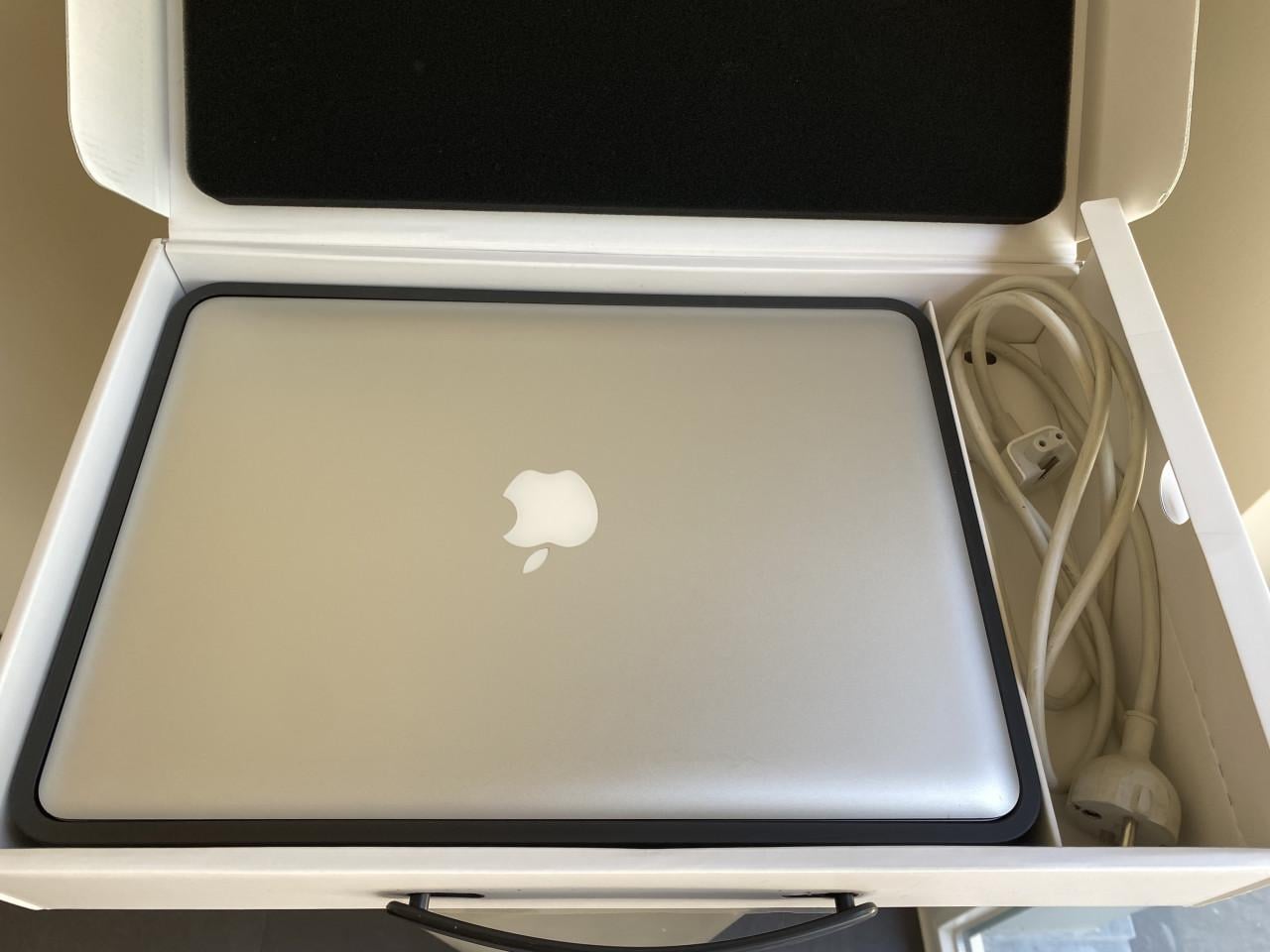 Apple MacBook Pro 13-inch