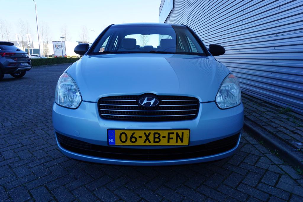 Hyundai Accent 1.6i dynamic airco / elektr. ramen / trekhaak / nap