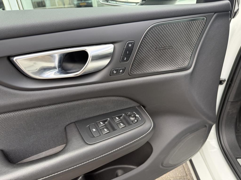 Volvo V60 t6 398pk recharge ultra dark| panodak| 360camera| head-up| awd