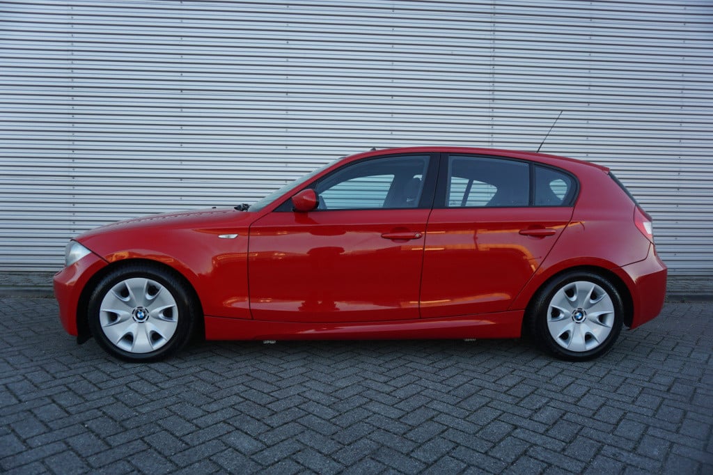 BMW 1 Serie 120i executive automaat - climate / navi / pano / cruise / park