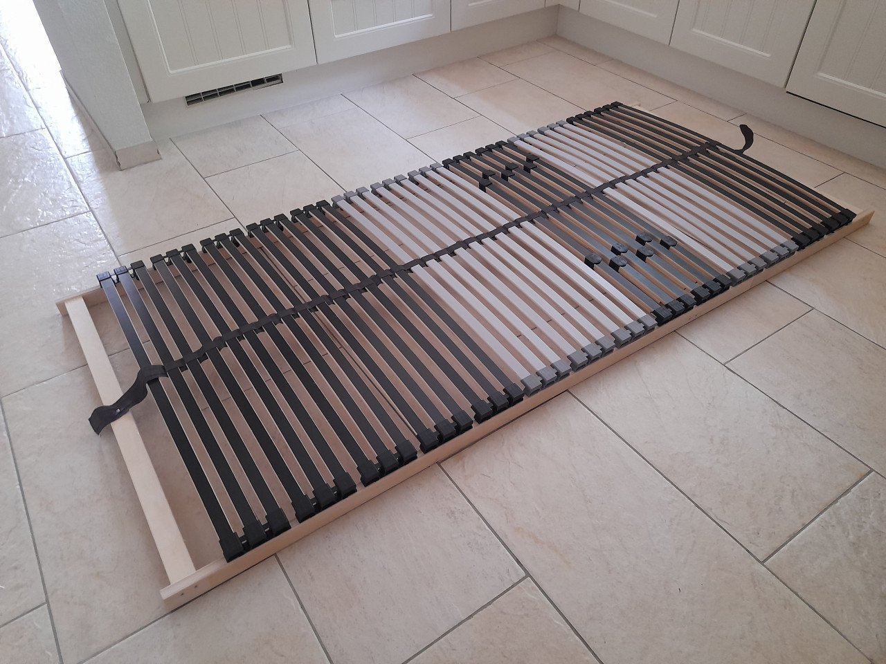 Stevige lattenbodem 90 x 200 ( in goede nette staat )