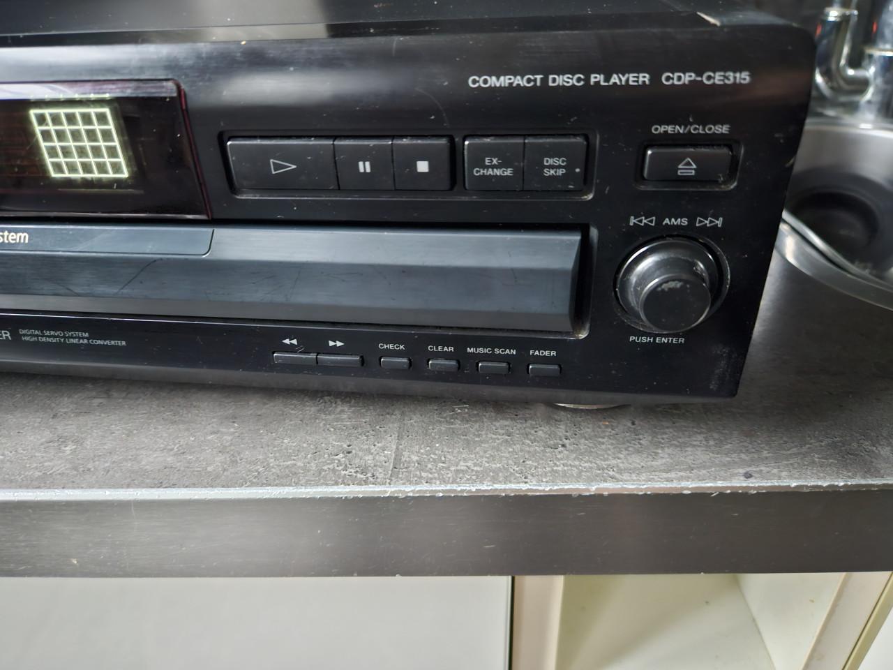 Mooie werkende Sony CDP-CE315 - 5 CD wisselaar...