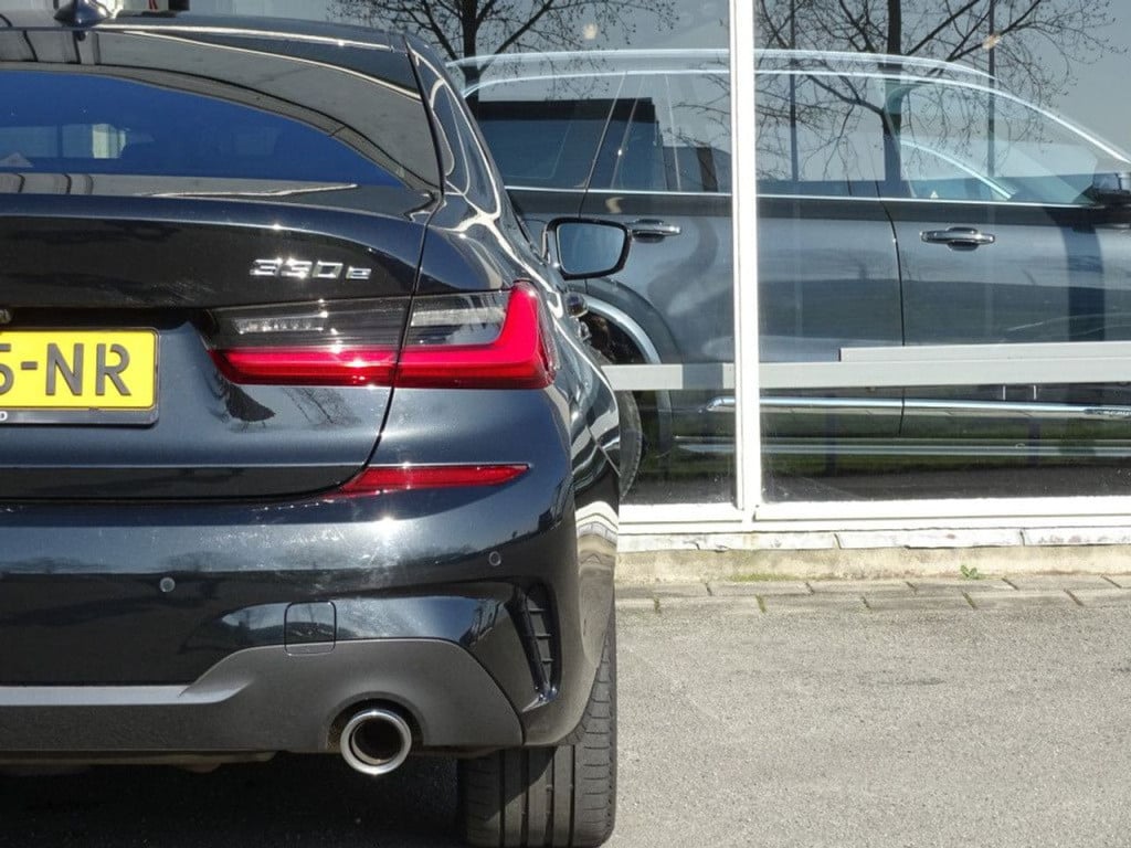 BMW 3-serie 330e edrive edition m-sportpakket | 18"