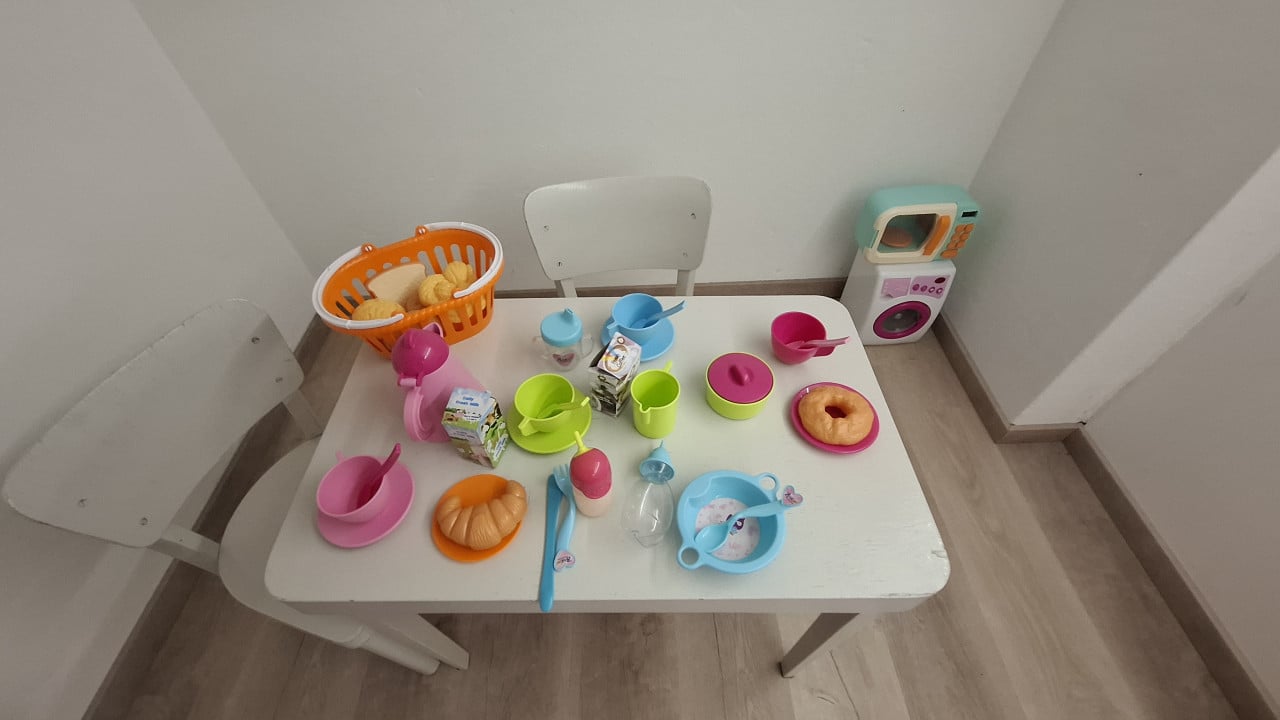 Tafel met 2 stoelen